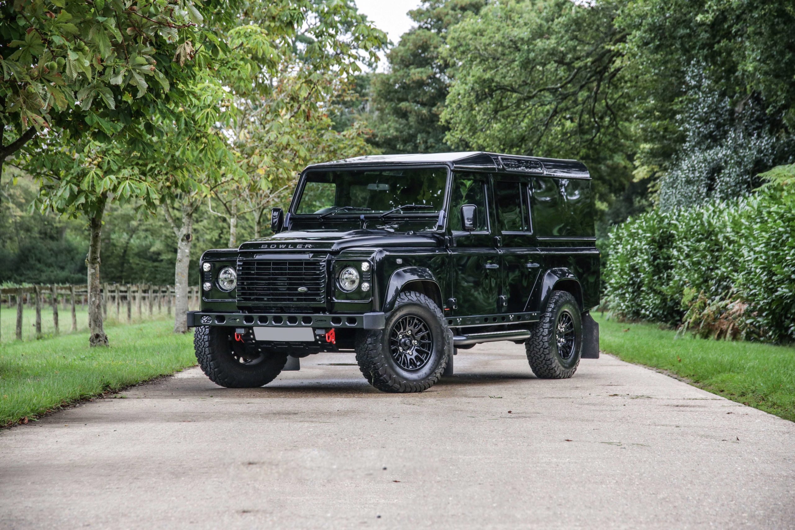 Land Rover Defender 110 XS Utility Bowler Fast Road Specification